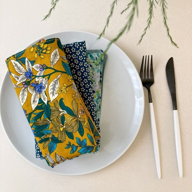 Ajoutez du Charme à Votre Table avec Nos Serviettes de Table Réversibles en Coton Lavé 🌸✨