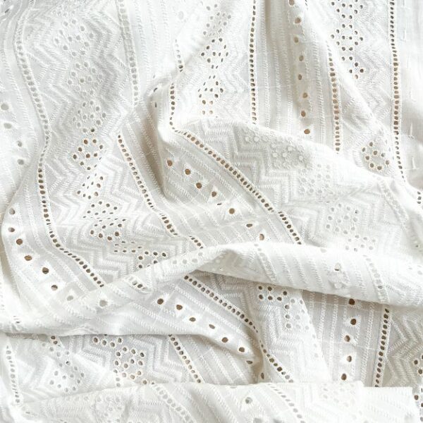 Tissu voile de cotton brodé blanc cassé – Image 2