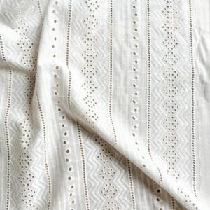 Tissu voile de cotton brodé blanc cassé